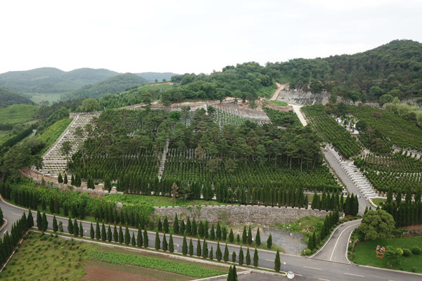 沈阳大河贝墓园.jpg