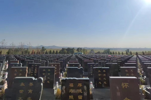 北龙山墓园